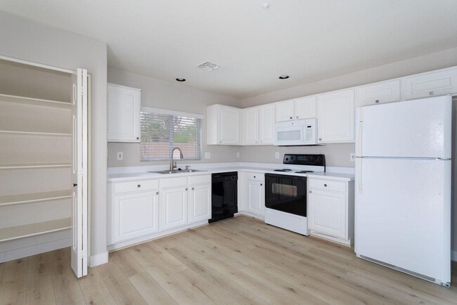 Building Photo - 7650 E Williams Dr