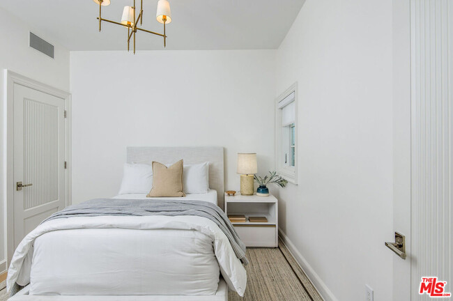 Building Photo - 15225 Palisades Village Ln