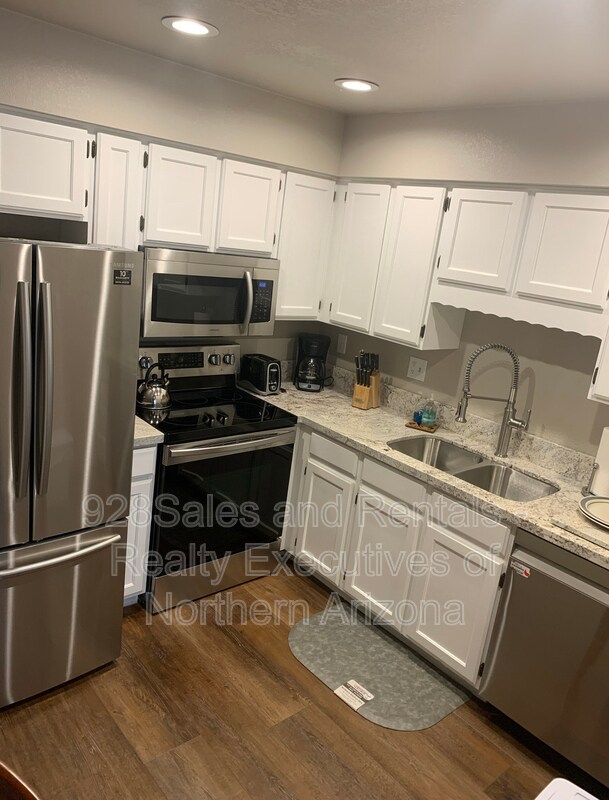 Building Photo - 5825 E Bear Paw Dr