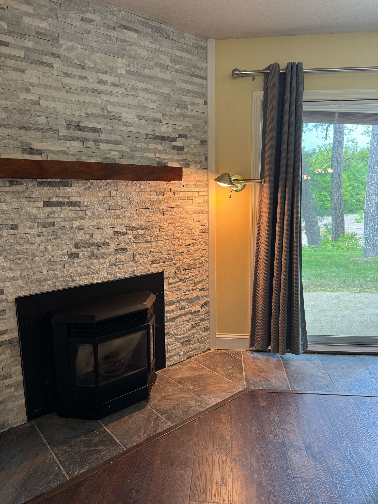 Building Photo - 56 Mountain River Ave