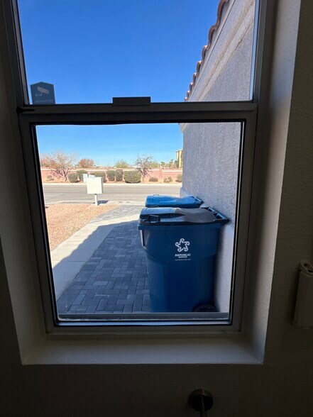 Building Photo - 2493 W Richmar Ave