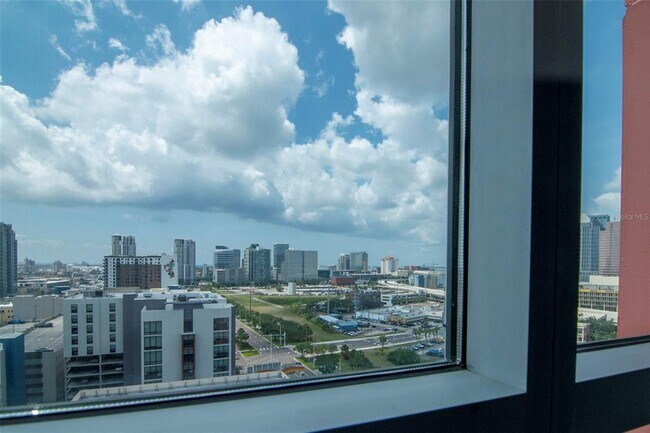 Building Photo - 1120 E Kennedy Blvd