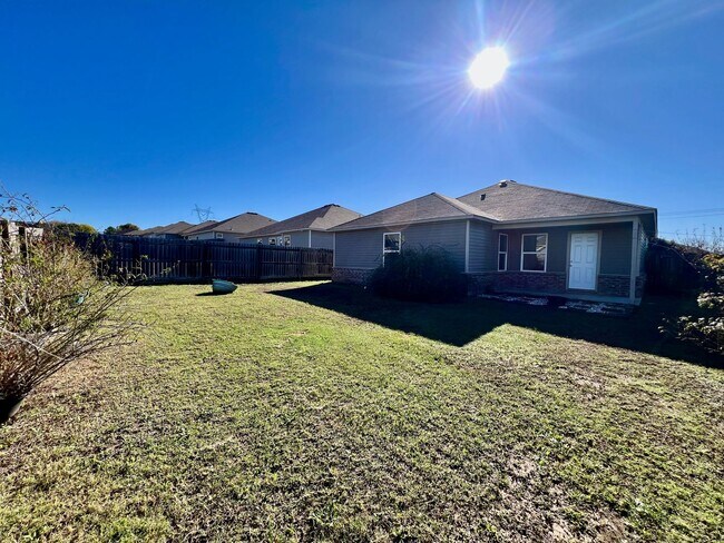 Building Photo - Well-maintained 3-bedroom, 2-bath single-story home built in 2016.