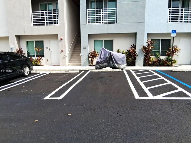 Building Photo - 2555 NE 193rd St