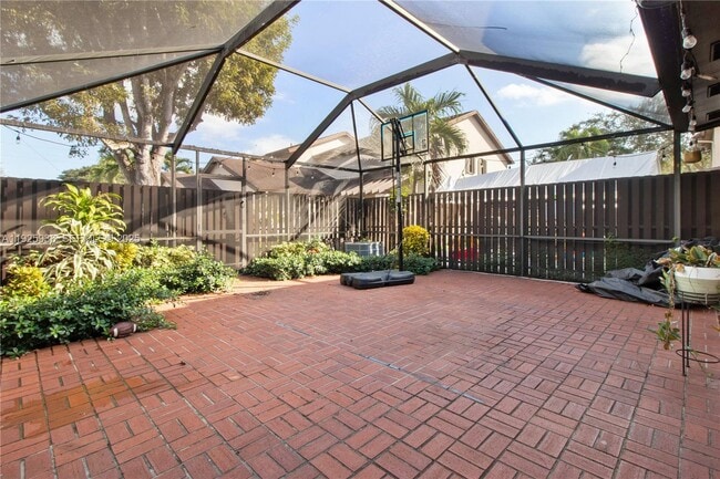 Building Photo - 10161 SW 137th Ct