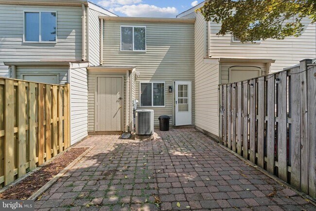 Building Photo - 8483 Aurora Ct