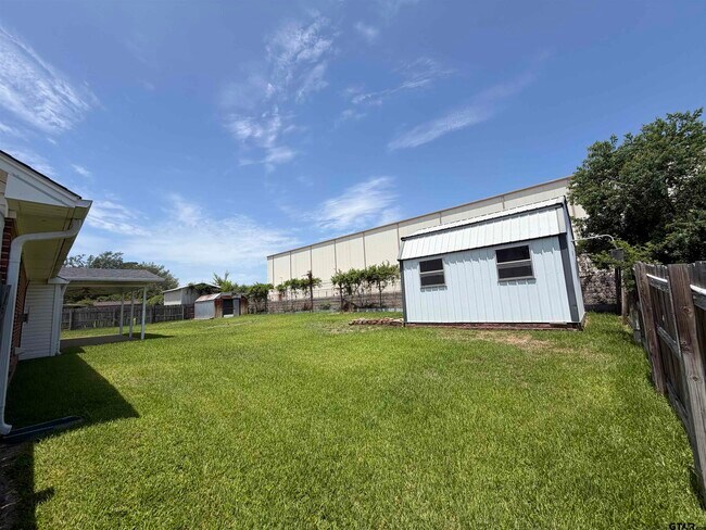 Building Photo - 1311 Larkspur Ln