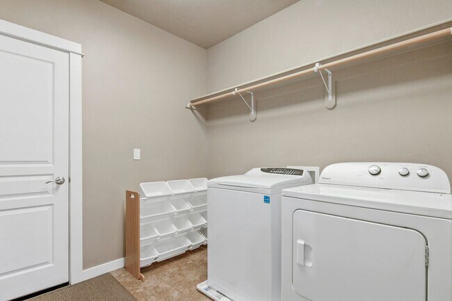 Building Photo - 3 - Bedroom Meridian home on corner lot!!