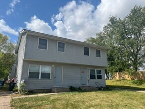 Building Photo - 3 Bedroom Duplex in Davenport Great Price