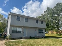 Building Photo - 3 Bedroom Duplex in Davenport Great Price