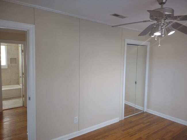 Building Photo - 2 Bedroom 1 Bath Condo in the Cottages of ...