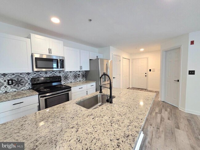 Building Photo - 9720 Lake Point Ct