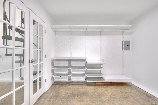 Building Photo - 1135 N La Brea Ave
