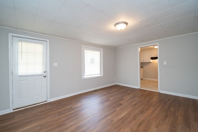 Building Photo - 510 W Lake Dr