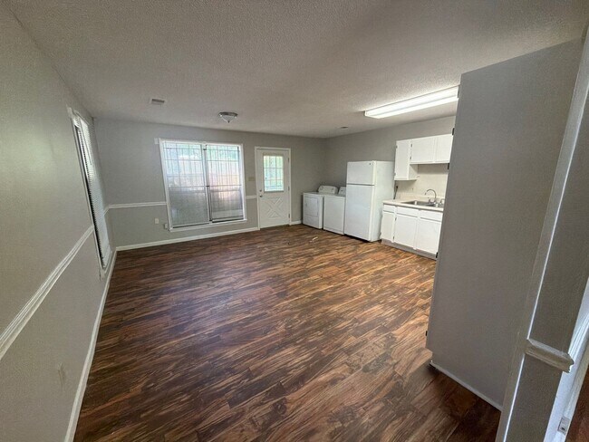 Building Photo - Nice Home In the U of M Area