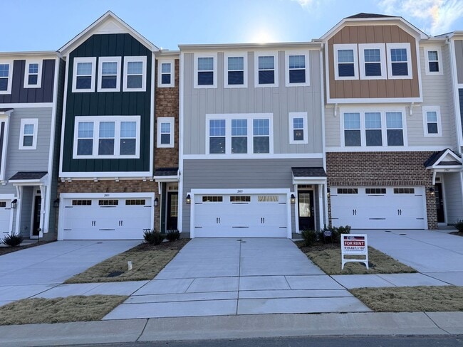 Building Photo - AMAZING Residence, Near Educational Facilities, With Wonderful Amenities!