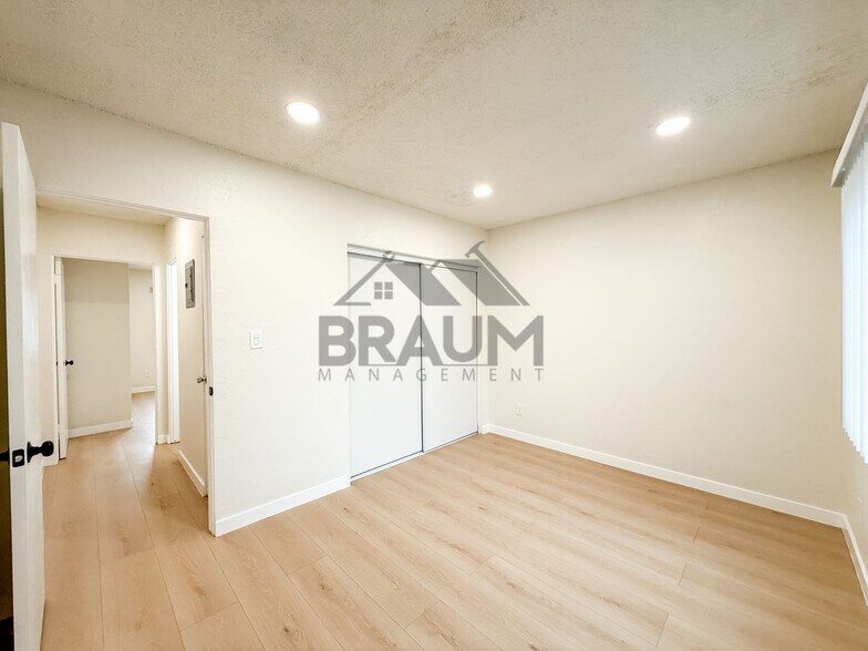 Building Photo - 4636 Laurel Canyon Blvd