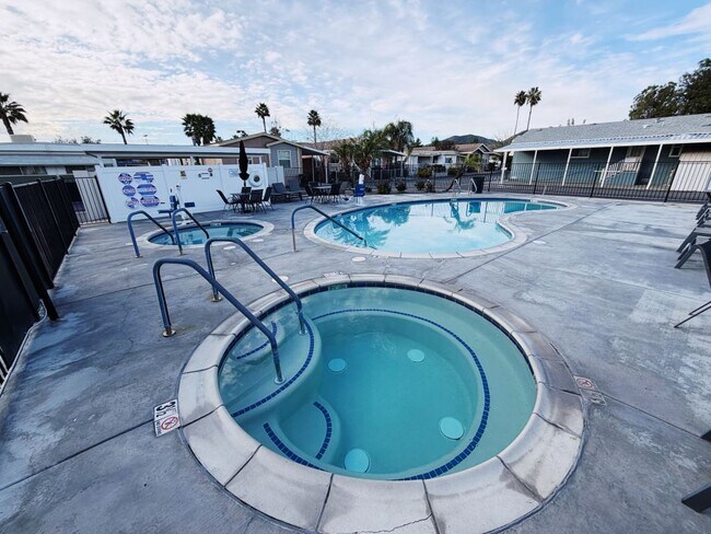 Building Photo - 4400 W Florida Ave