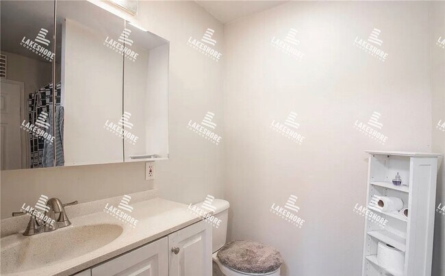 Building Photo - 3 Bed 2 Bath Graham Home w/ Beautiful Kitchen Remodel!
