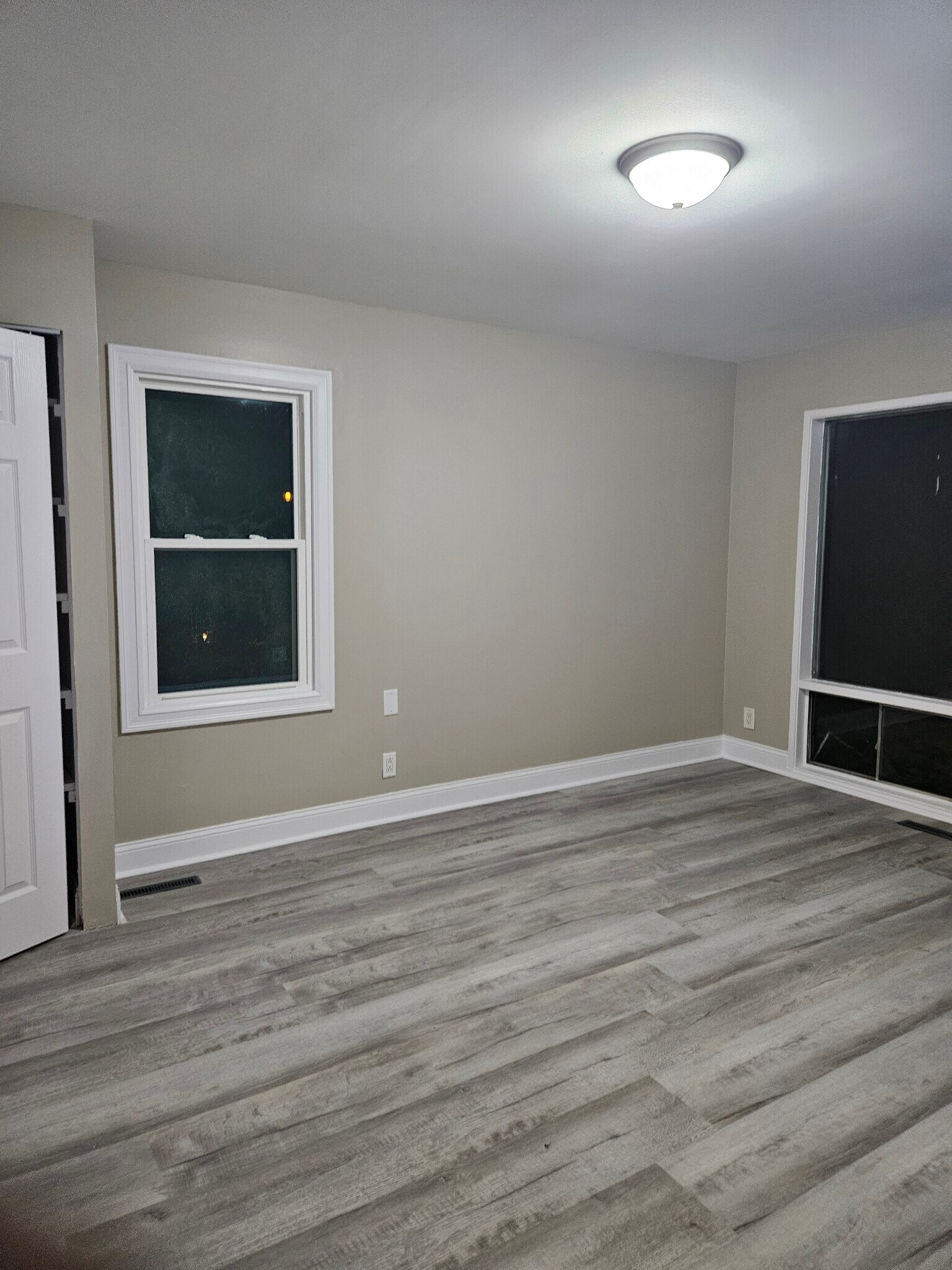 Building Photo - 1020 S Park Blvd
