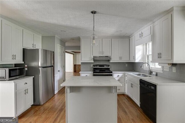 Building Photo - 766 Chesterfield Dr