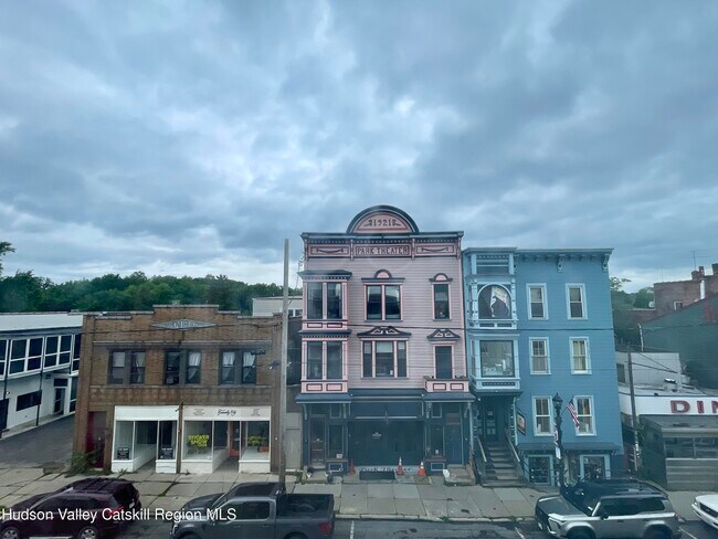 Building Photo - 720-724-724 Warren St