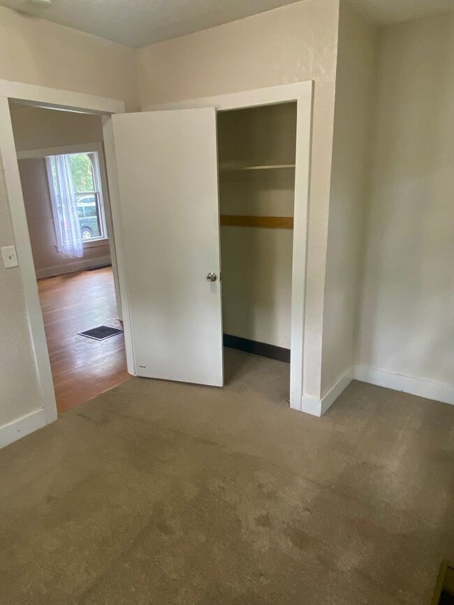 Building Photo - Available for 2026-2027 Fall Pre-Leasing! ...