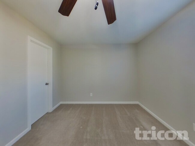 Building Photo - 3436 Pikes Peak Dr