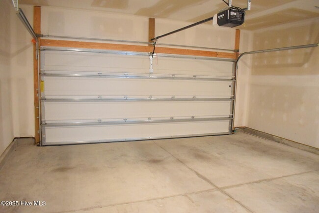 Building Photo - 832 Delta Ct