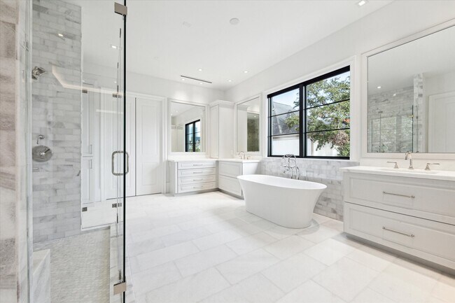 Building Photo - 2711 Eastgrove Ln