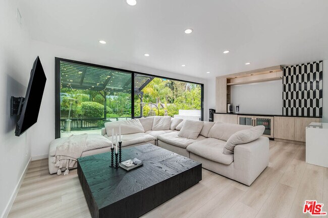 Building Photo - 4961 Marmol Dr