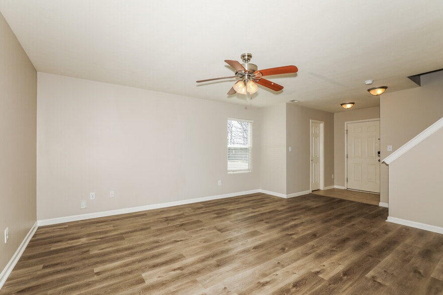 Building Photo - 2409 Woodfield Blvd