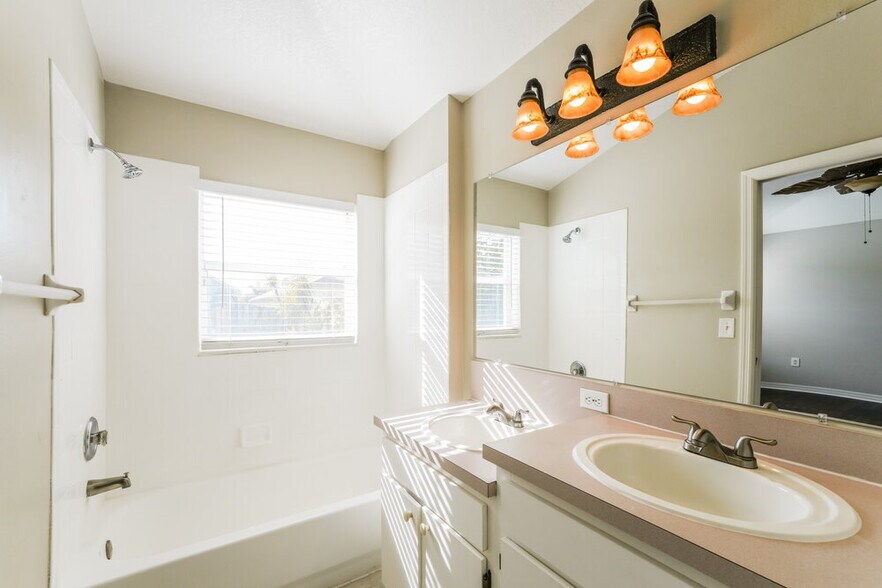 Building Photo - 29324 Birds Eye Dr