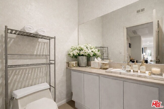 Building Photo - 12011 Goshen Ave