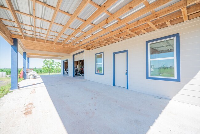 Building Photo - 1015 FM 960 Rd