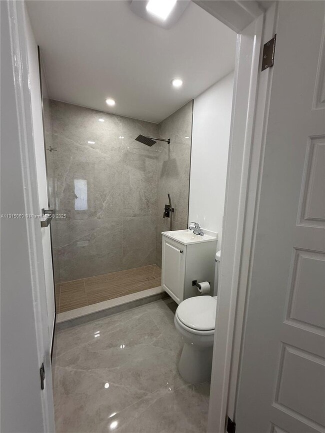 Building Photo - 2770 SW 34th Ct