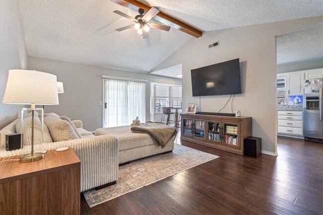 Building Photo - 9 Jordan Ln