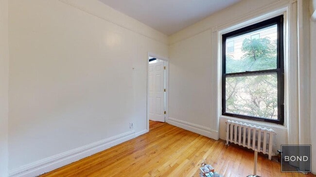 Building Photo - 196 W 108th St