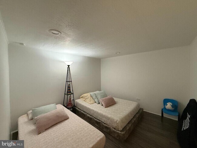 Building Photo - 410 N 5th Ave