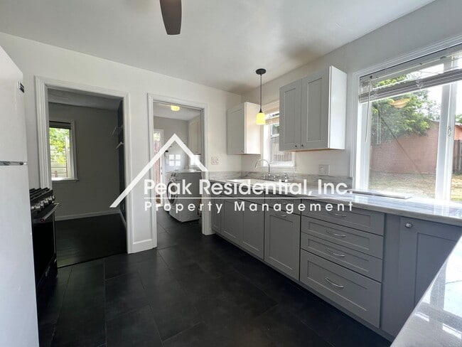 Building Photo - 505 Sutter St