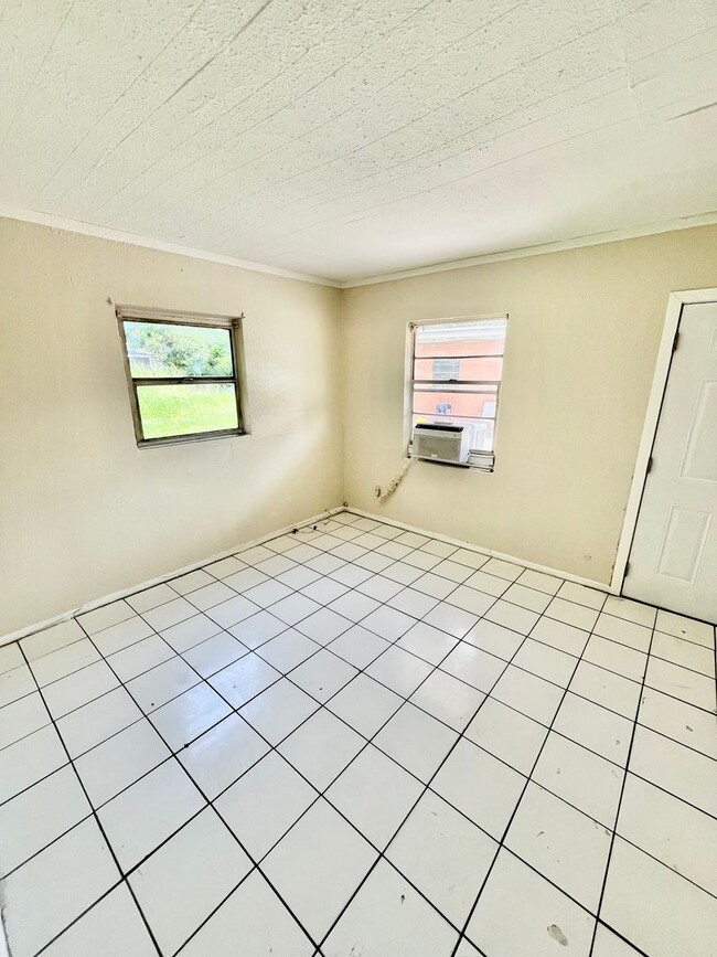 Building Photo - Winter Haven 1BR/1BA Duplex; NO APPLICATIO...
