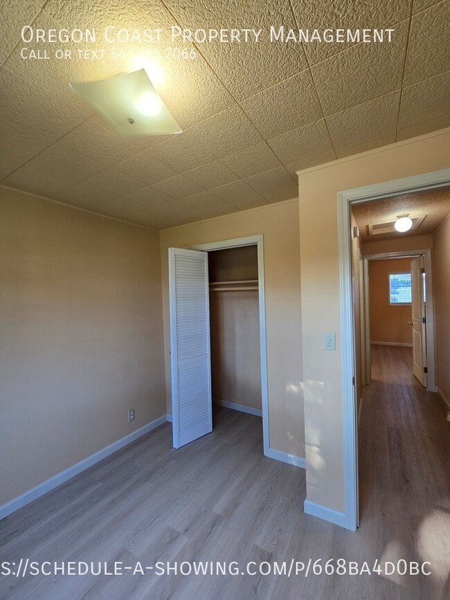 Building Photo - 1441 NW 20th St