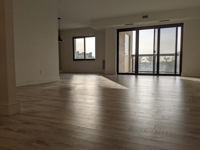 Building Photo - 205 Yoakum Pkwy