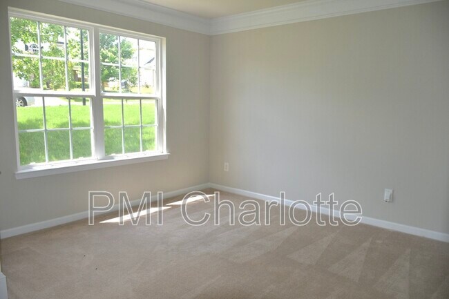 Building Photo - 307 Glennallen Rd