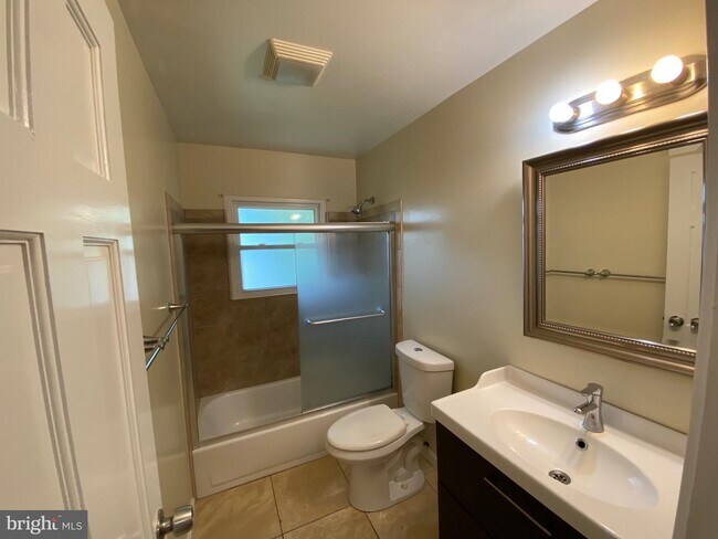 Building Photo - 5614 Duchaine Dr