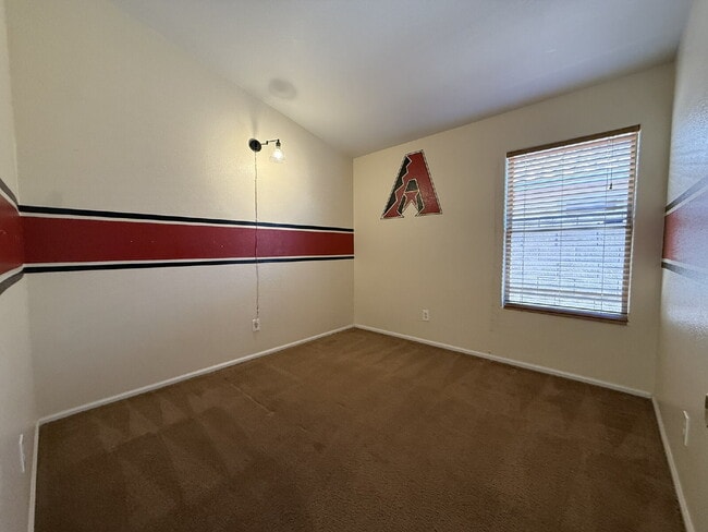 Building Photo - "Charming 3-Bed, 2-Bath in the beautiful Crystal Gardens Lake Community  – Your Perfect Home Awai...