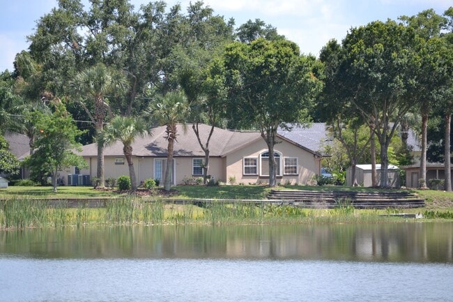 Building Photo - Lake Weir - Bird Island Rental - 5/3/2 Water Front Living at it's Best! **Available Soon**