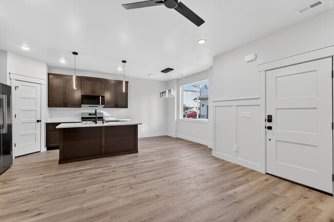 Building Photo - MODERN 3 BED 2.5 BATH TOWNHOME WITH 2 CAR GARAGE IN IDAHO FALLS