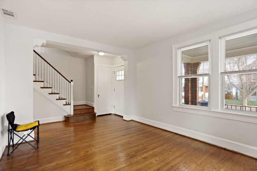 Building Photo - 4312 10th St NE