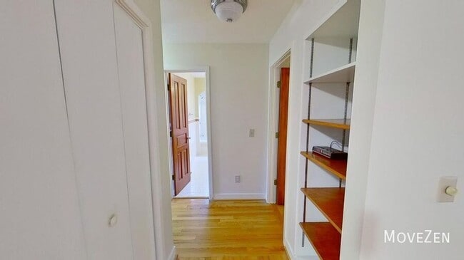 Building Photo - 2323 Ridgefield Dr